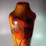 Oranžová váza s malbou vlčích máků
